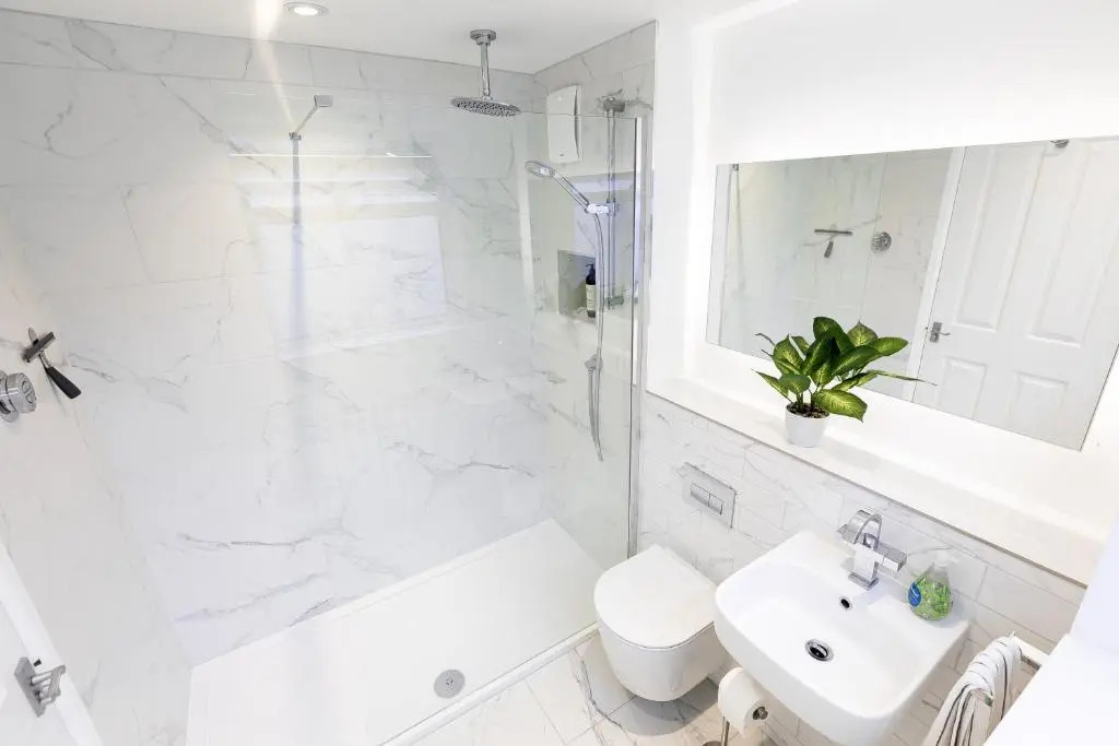 Stunning City Centre House With Hot Tub & Cinema Room