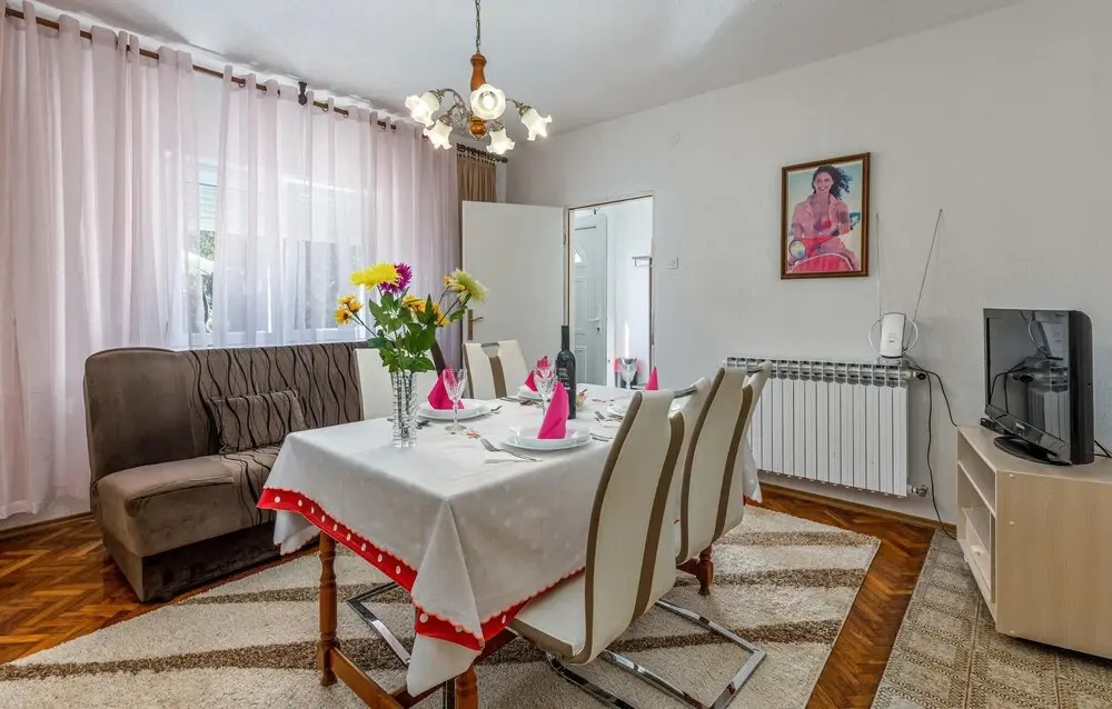 Amazing Apartment in Novi Vinodolski With 1 Bedrooms and Wifi