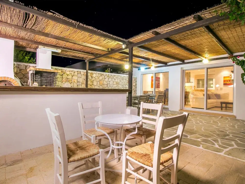 Beautiful Traditional Style Villa Near the Coast With Pool, Close to Golf Course