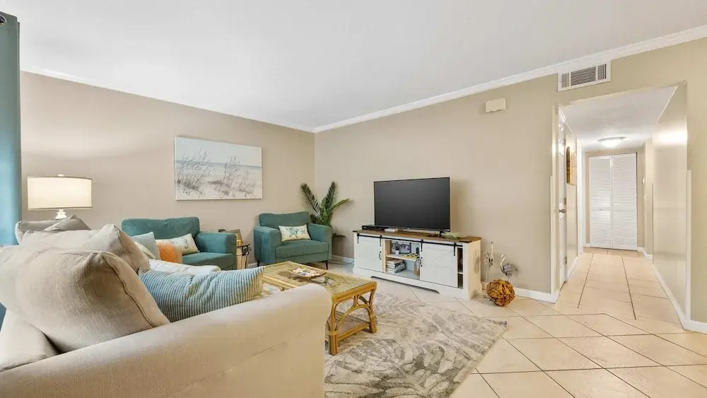 Coastal Clipper Charming 2 Bdr, Walk to Beach!