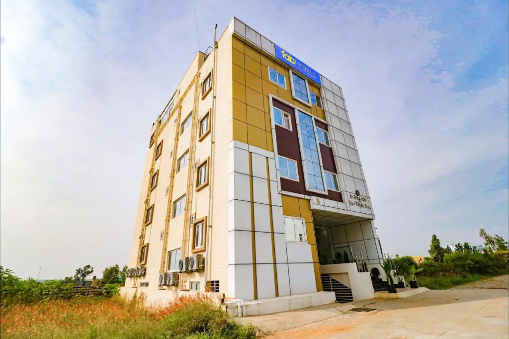 FabHotel Sa-Vista Inn