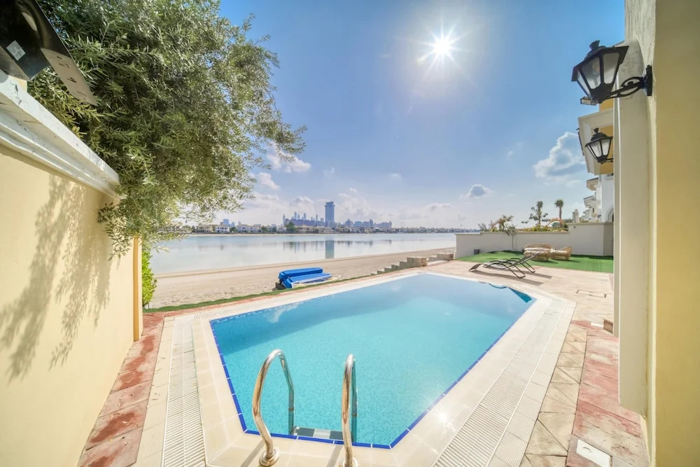 Exclusive 6BR Palm Villa w Private Pool and Beach