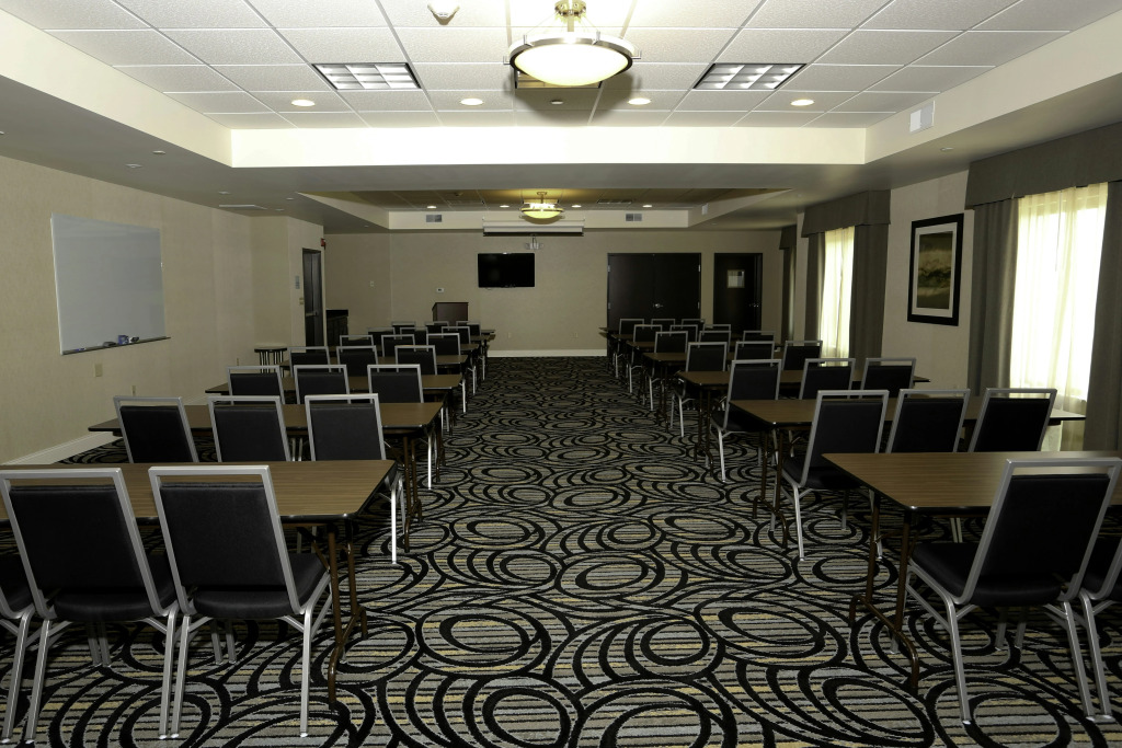 Holiday Inn Express & Suites Marion Northeast by IHG