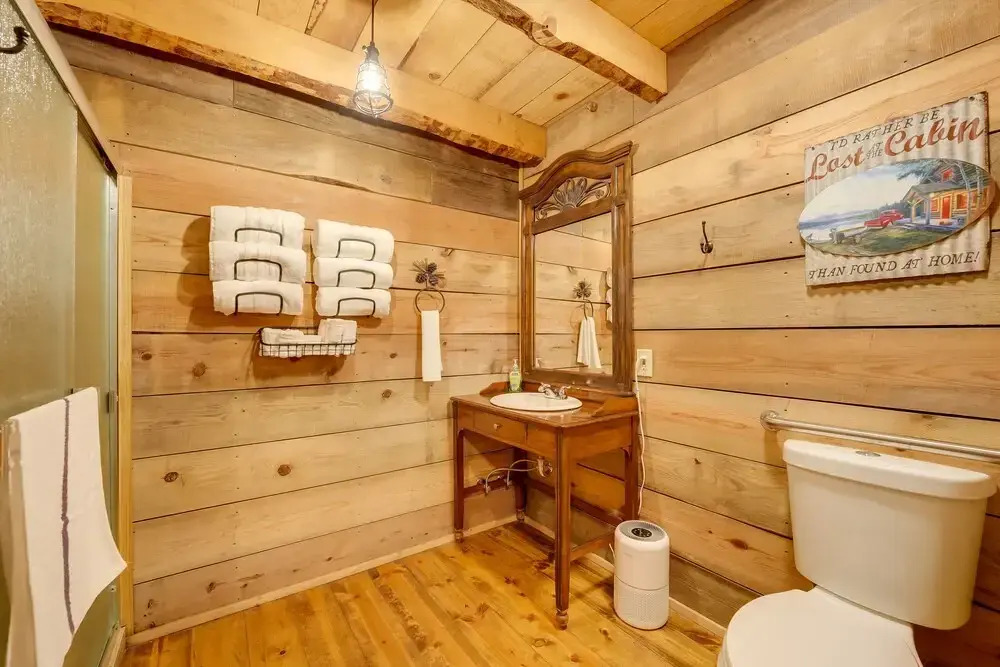 antlers Point Cabin w/ Patio & Grill in Branson