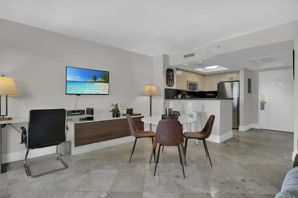 Modern Bay View with Free Parking