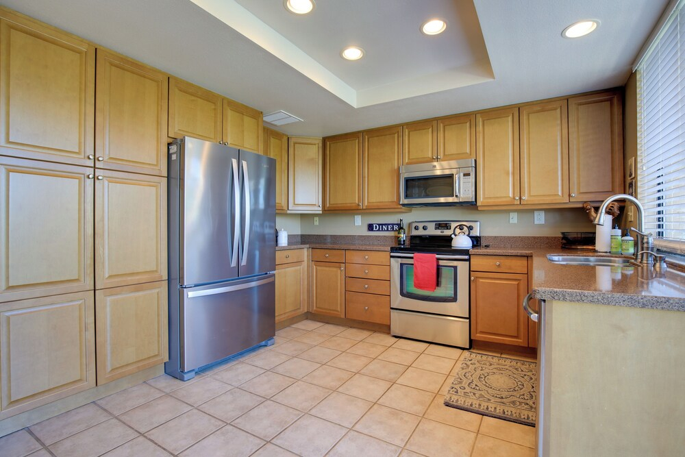 Golf Resort Getaway w/ Pool Access in Palm Desert