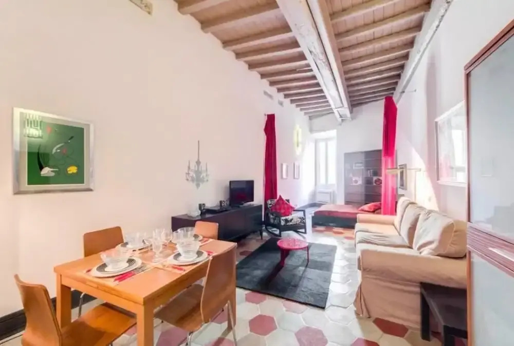 Apartment in piazza5 Scole, For 5 people, Center of Rome