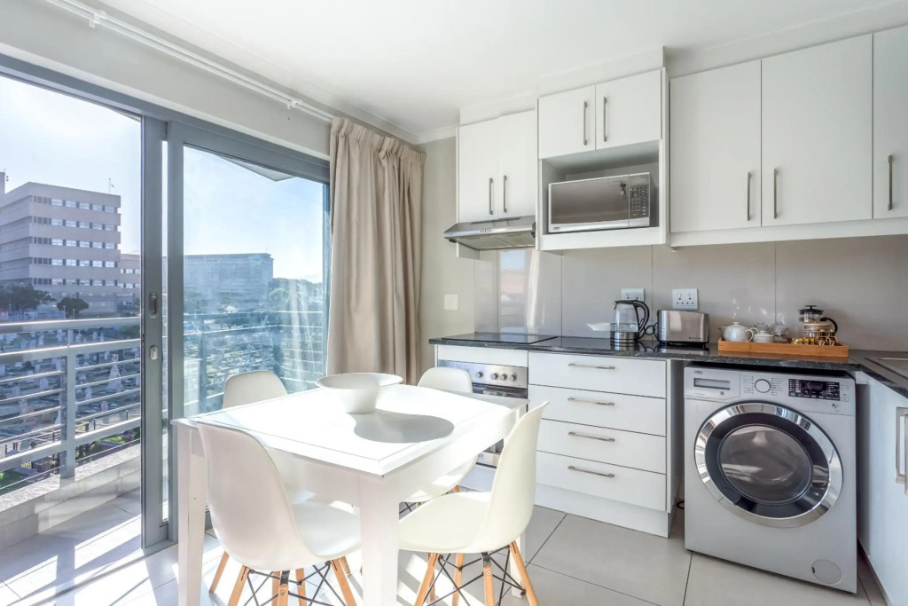 The Paragon Urbane CENTRALLY LOCATED, MODERN COMFORTS