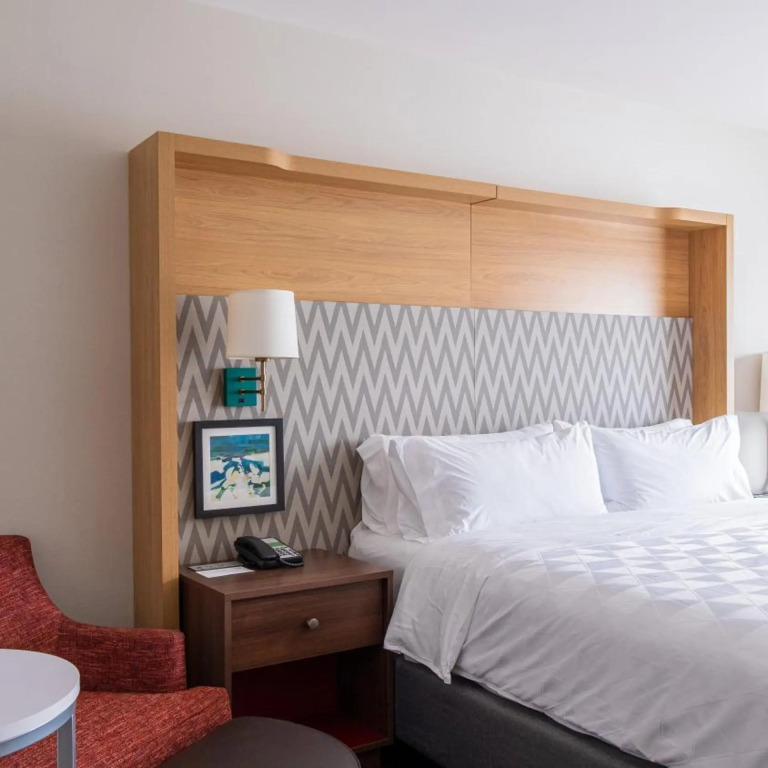 Holiday Inn & Suites Philadelphia W - Drexel Hill by IHG