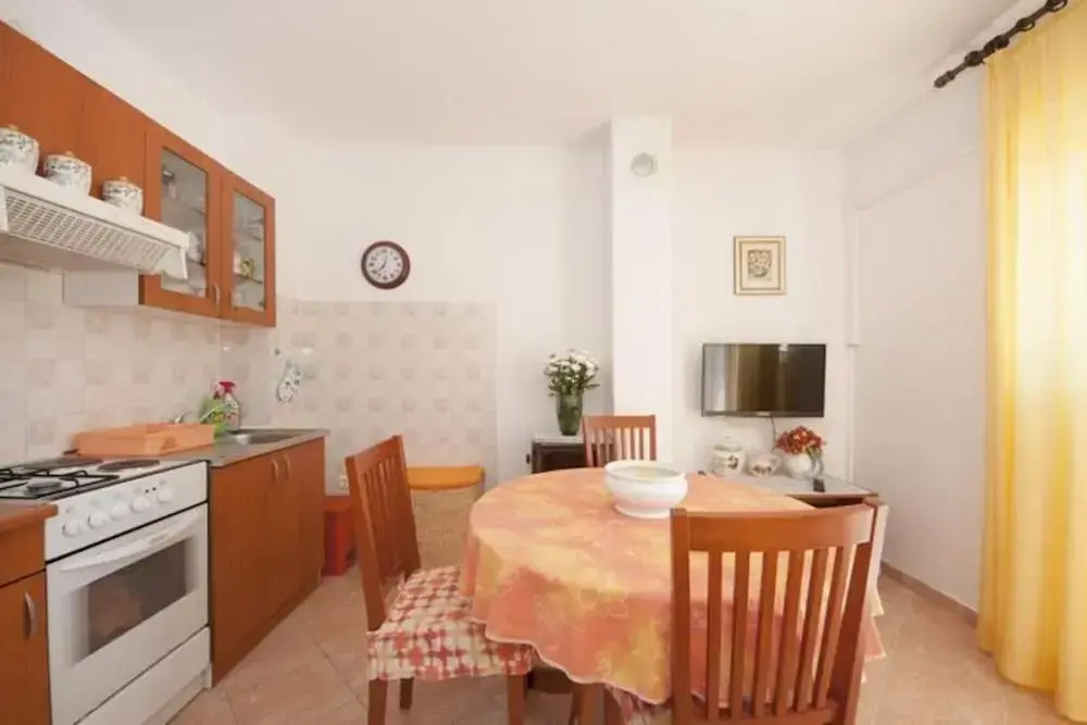 Apartments Mira - One Bedroom Apartment With Balcony