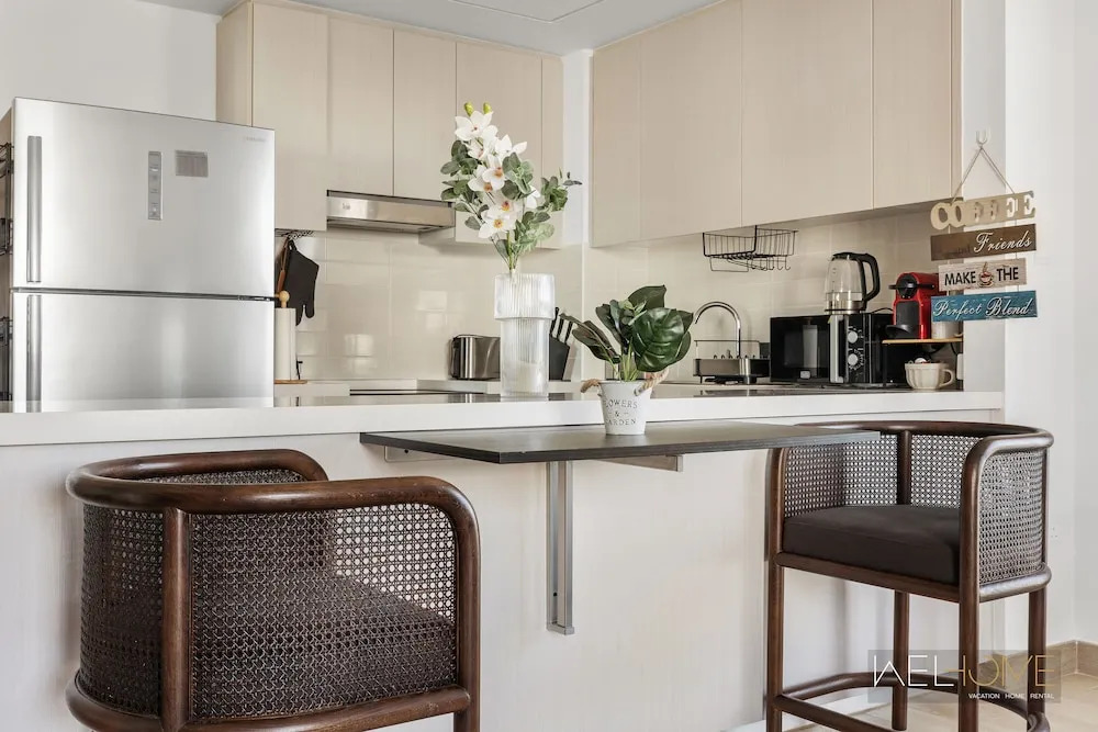 WelHome - Apt Close to Yas Waterworld and Ferrari Circuits