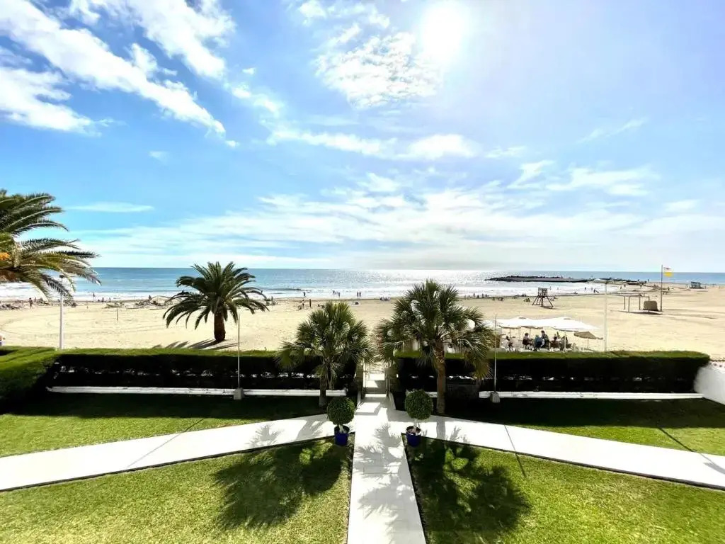 Apartamento 3A con FreeWifi y estupenda vista a Mar en Playa Las Burras