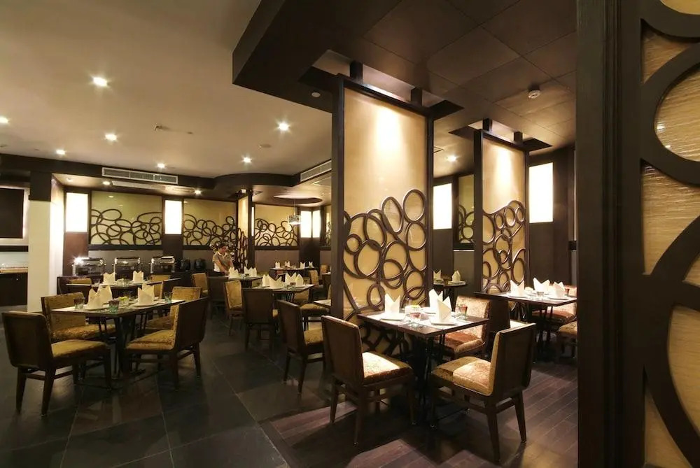 Amora NeoLuxe Suites Hotel