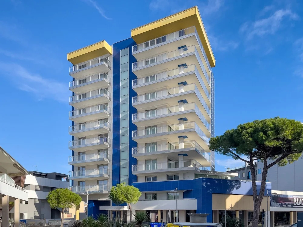 Modern Flat With Balcony by the Beach
