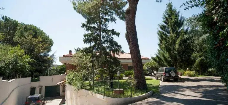 Mons Aureus Resort