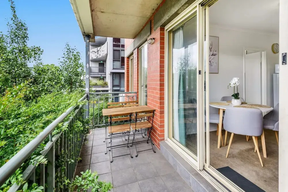 Chic 2-bed Apartment Near Albert Park