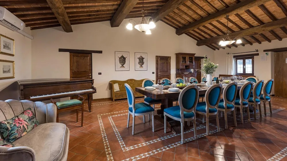 VILLA LE TORNAIE 14, Emma Villas