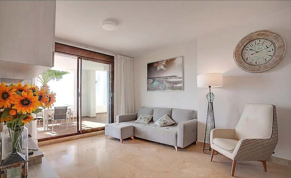 3 bedroom apartment garden and sea view