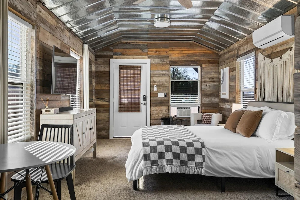 10 Bedroom | Pool | Hot tub | Pickleball | Firepit