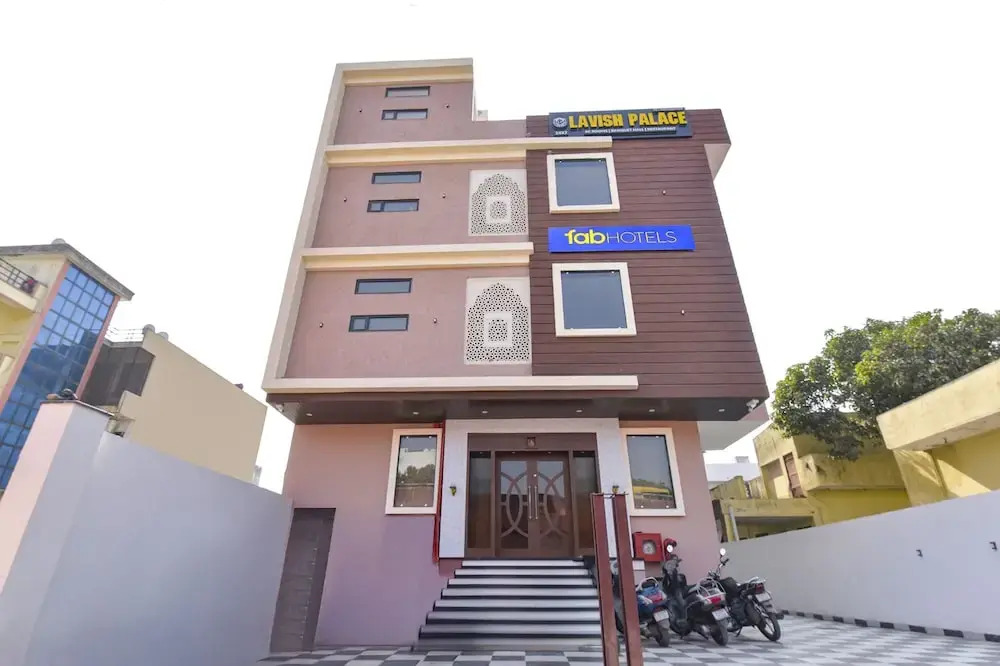 Fabhotel Lavish Palace