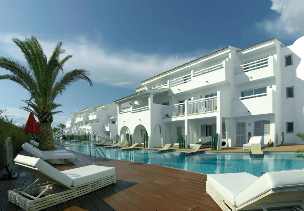 The Unexpected Ibiza Hotel - Ushuaïa Club entrance included