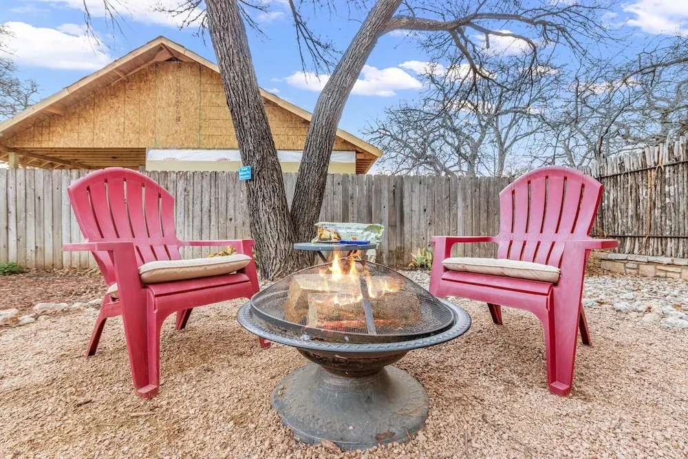 Serendipity 1 Bedroom Cottage by RedAwning