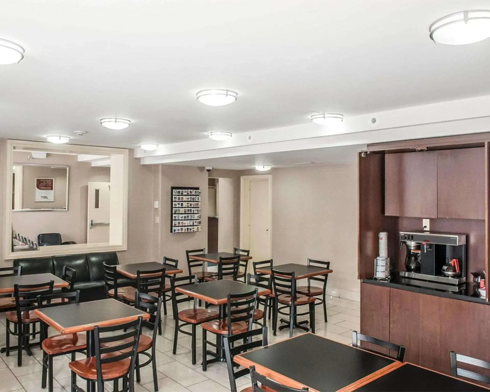 EconoLodge Downtown Toronto