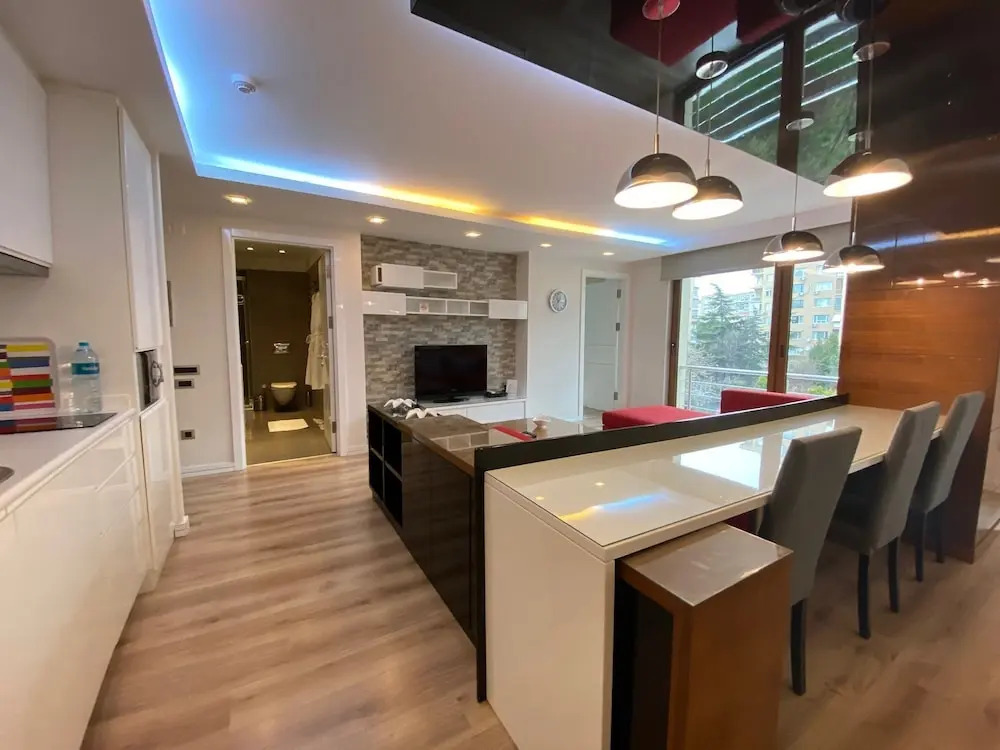 Aura Suites