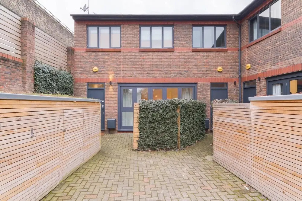 NEW 3 Double Bed House Ravenscourt Park Zone 2
