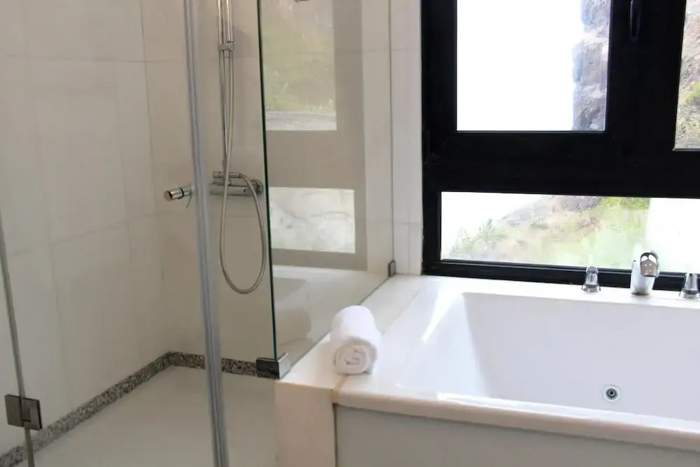 House with 4 Bedrooms in Caniço, with Wonderful Sea View, Private Pool, Enclosed Garden