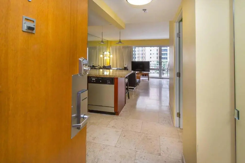 Ilikai 542 - Studio Condo