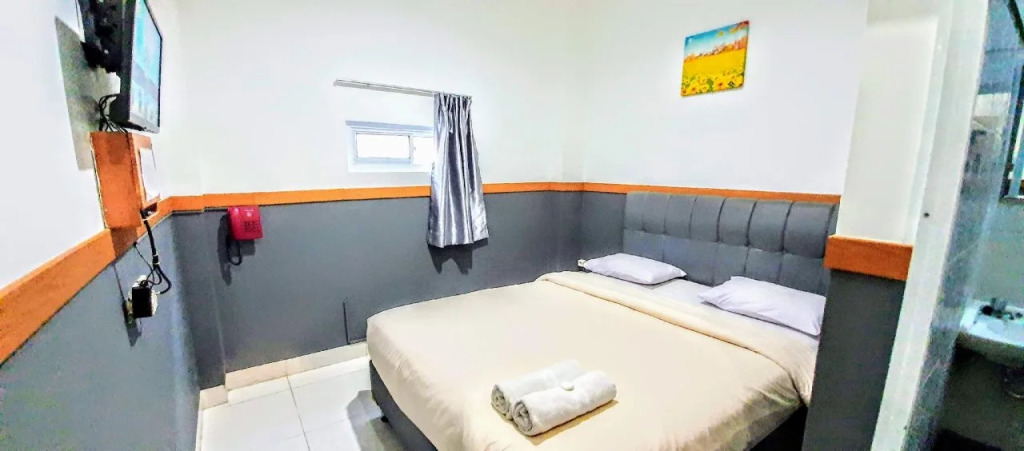 B Shaw Hotel