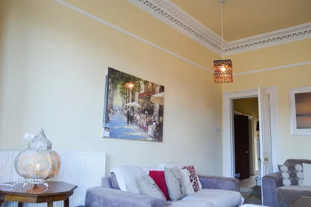 Spacious 4 Bedroom Apartment in Edinburgh