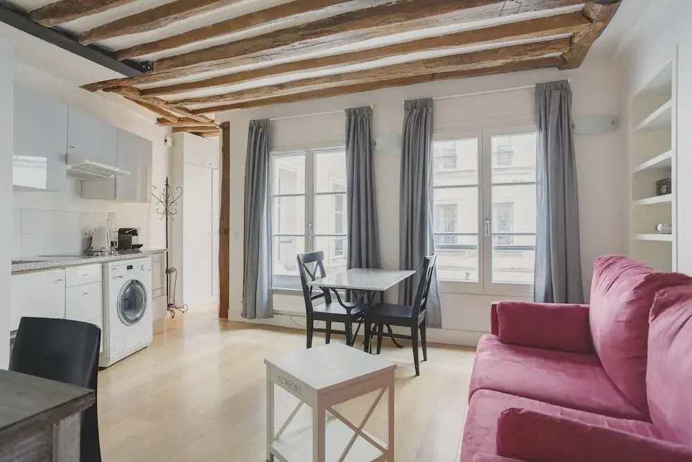 Apartment with One Bedroom in Paris, with Wifi
