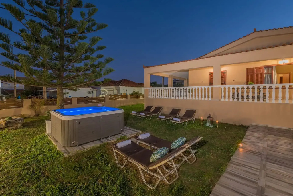 Sea Elegance Villa - On the Beach, by ZanteWize