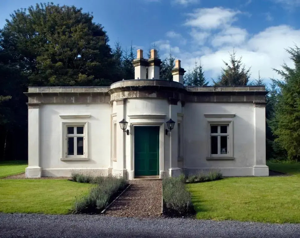 Triumphal Arch Lodge