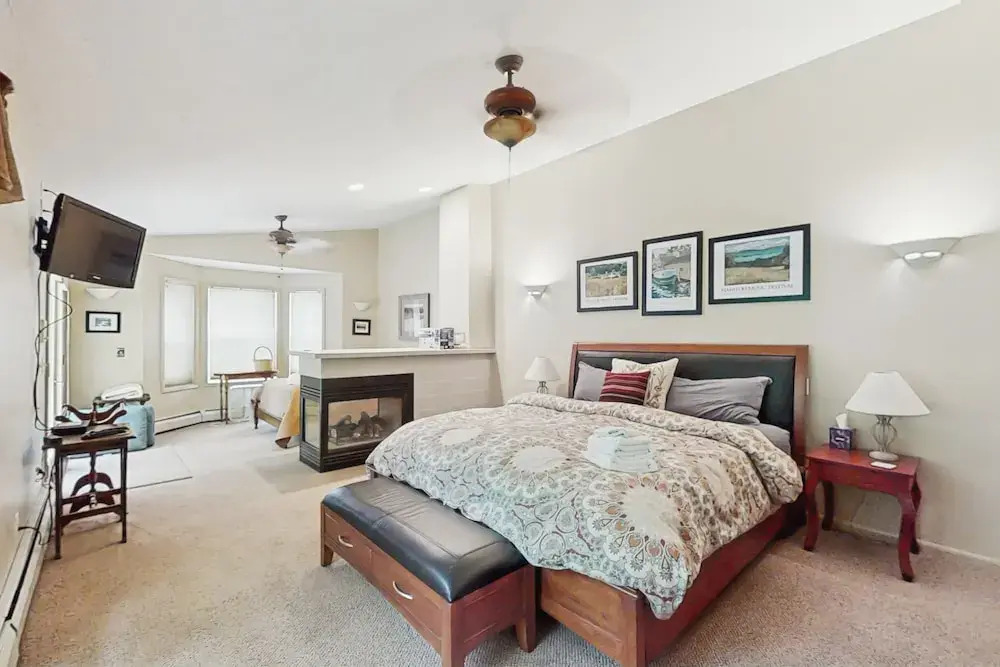 5BR Lake-view Home w/ Pool & Seasonal Hot Tub