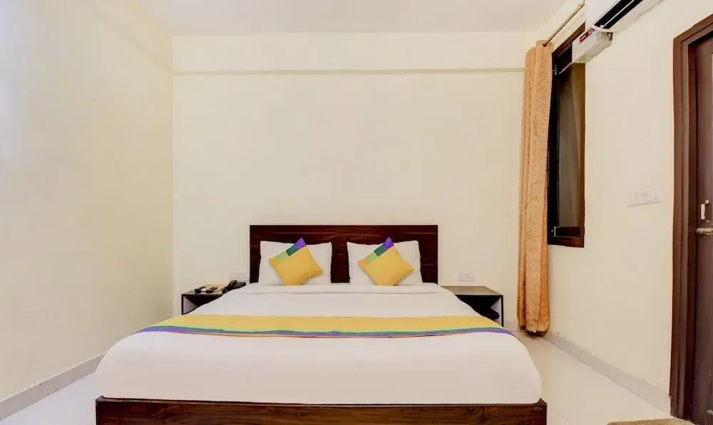 Itsy Hotels Royal Monarch