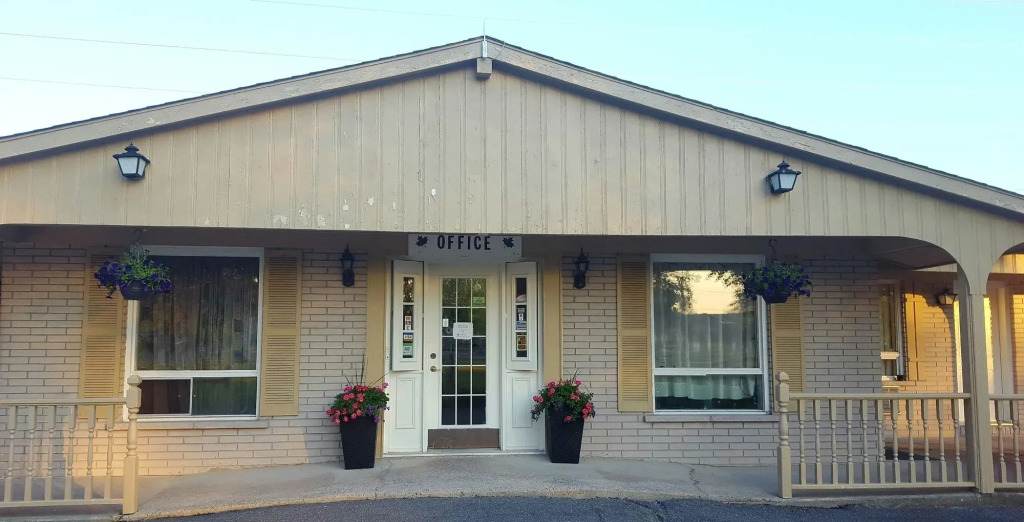 First Canada Hotel Cornwall Hwy 401 ON
