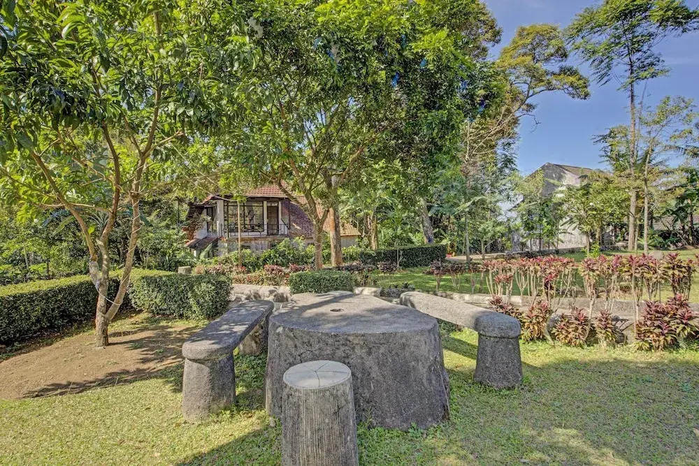 Hotel O Villa Inn App Trawas Bintaro Syariah