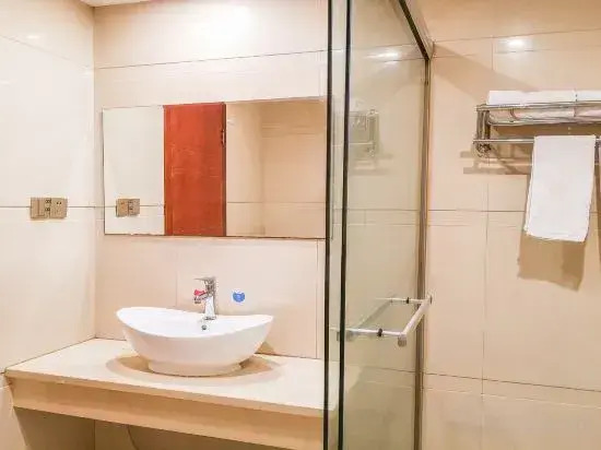 Xianju Hongda Hotel (Wuyue Plaza Branch of passenger transport center)