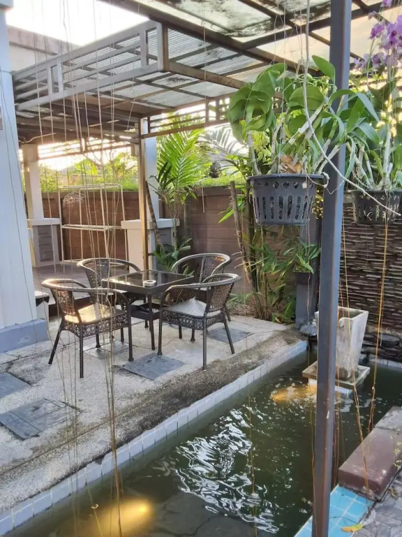Spacious Entire House With Shared Fitness Room and Shared Indoor Pool in Club