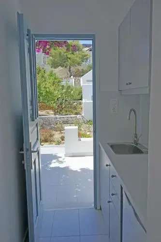 Yiannis Studios