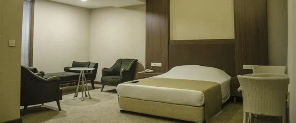 Tilmen Hotel