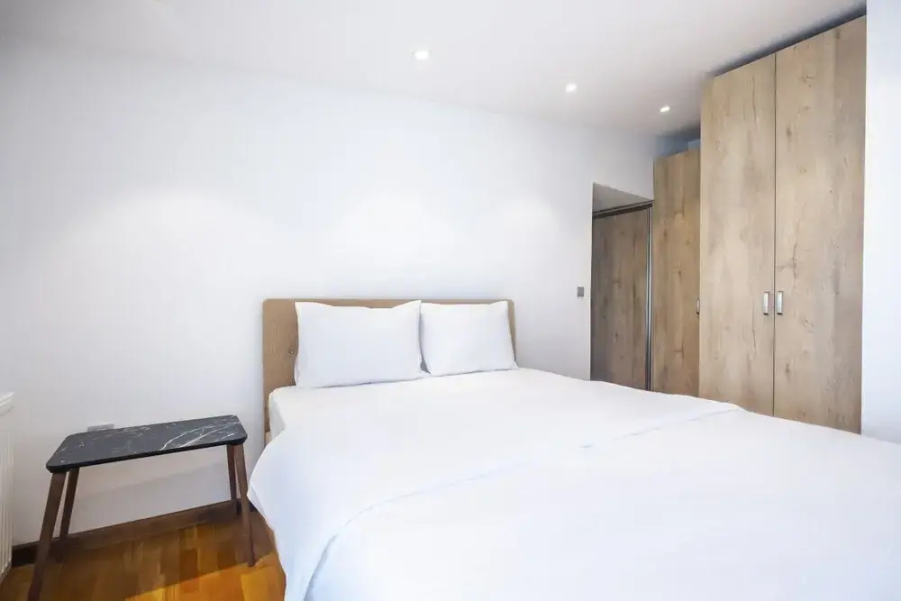 Chic Flat Near Public Transportation in Goztepe