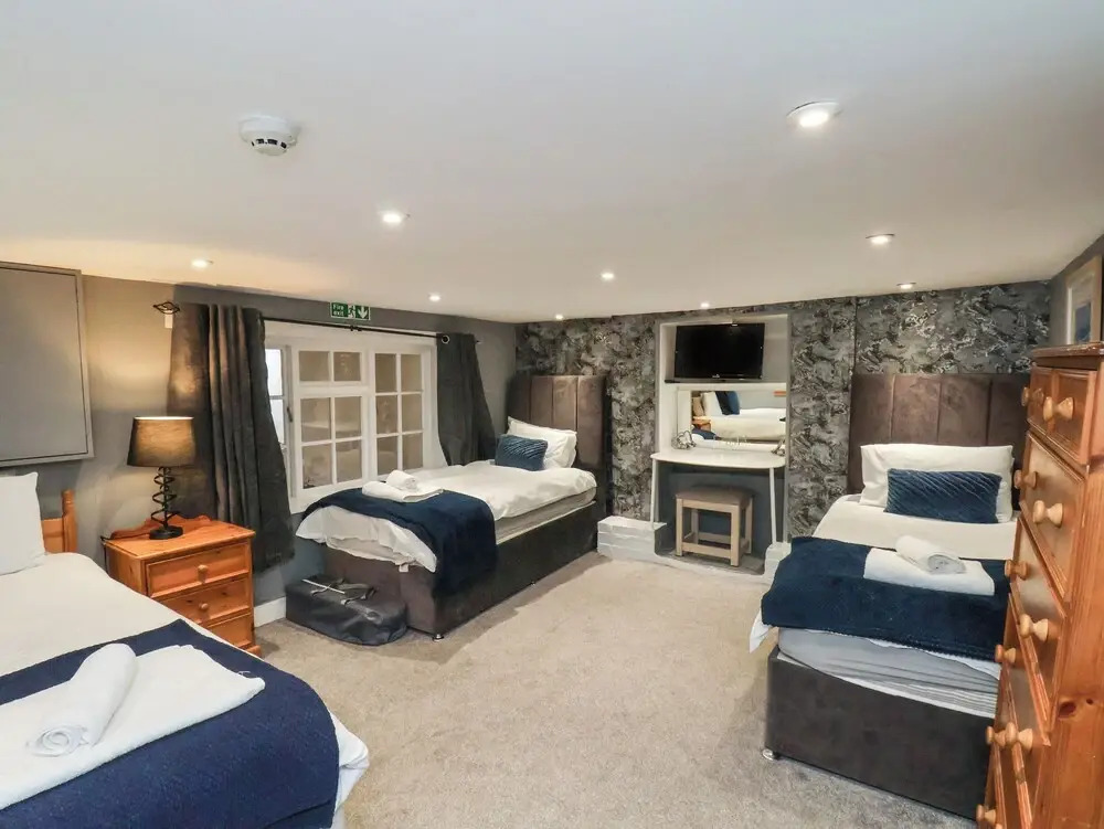 Sail Lodge