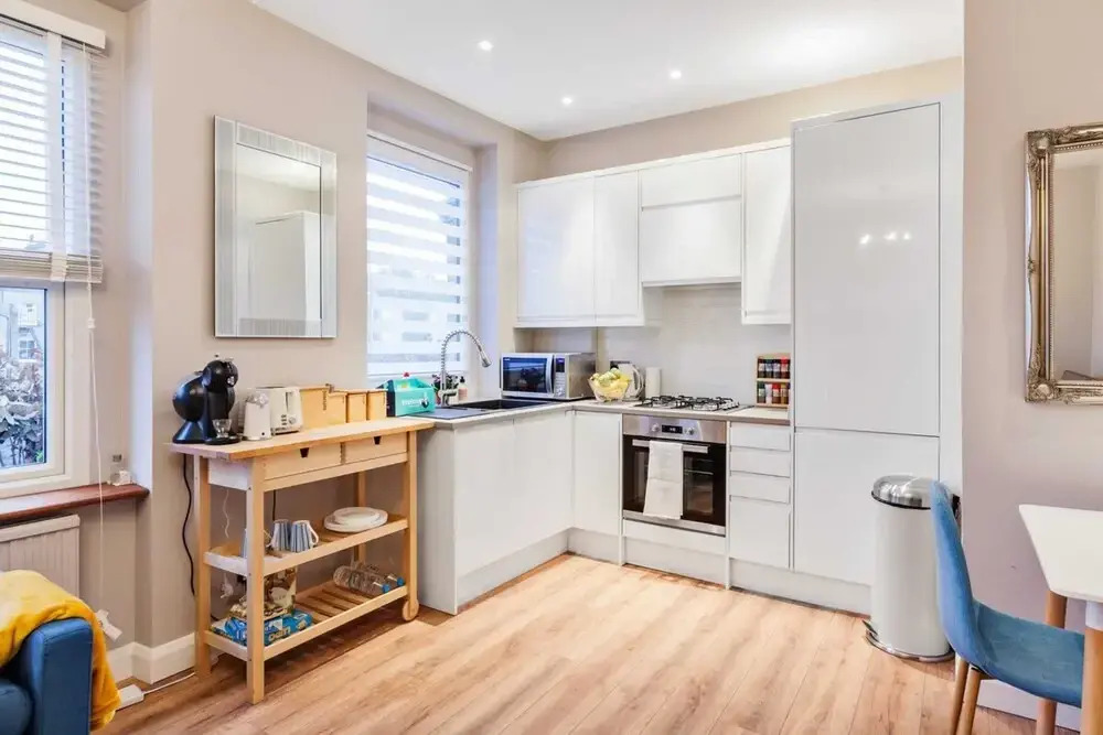 Modern 2 bed Flat, West Kensington, Sleeps 4