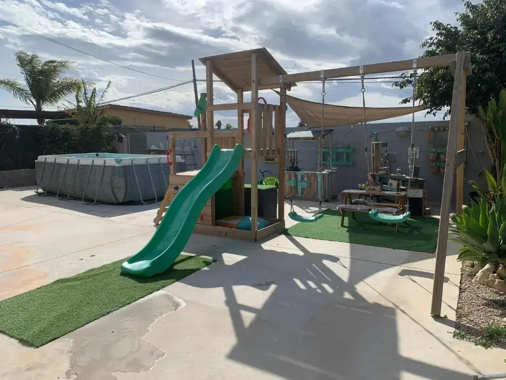 Casa Enric , con zona infantil, piscina y parking privado