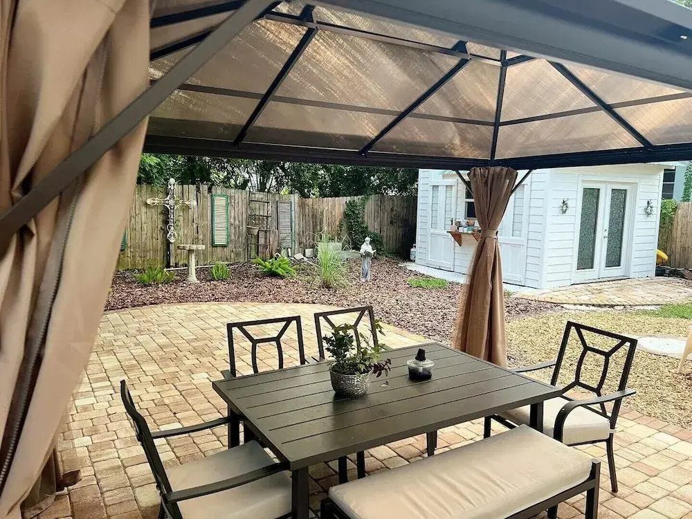 Charming Home in Heart of Downtown Pet Friendly!