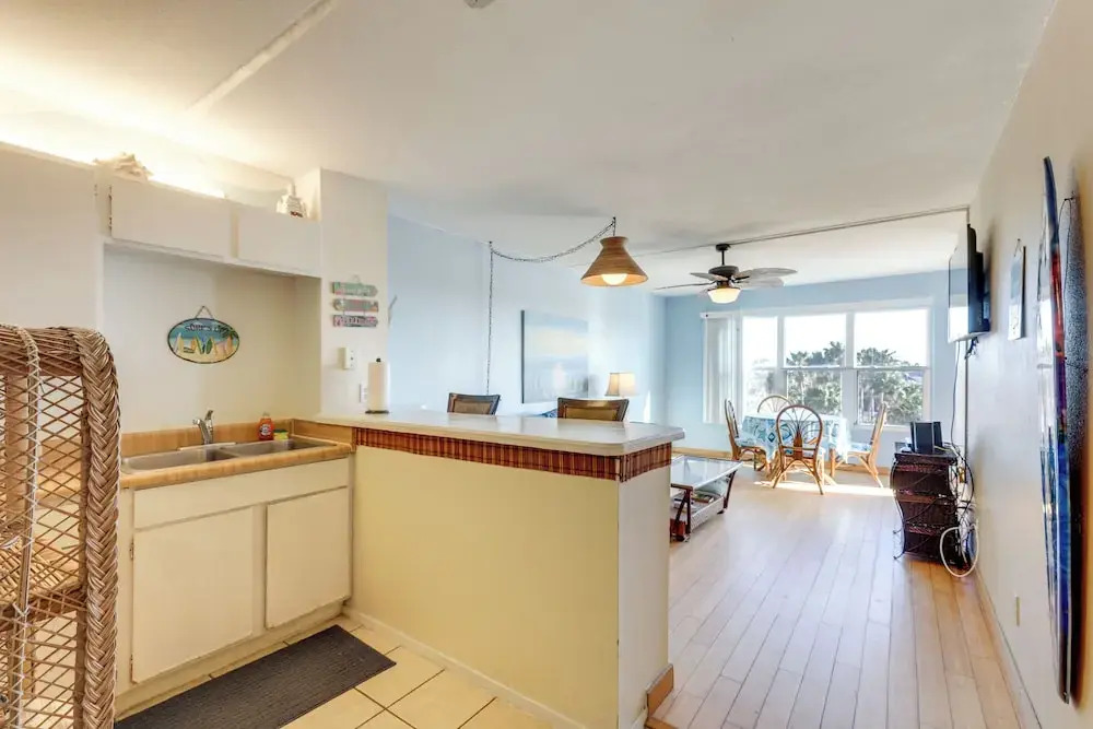 South Padre Island Condo - Walk to Beaches!